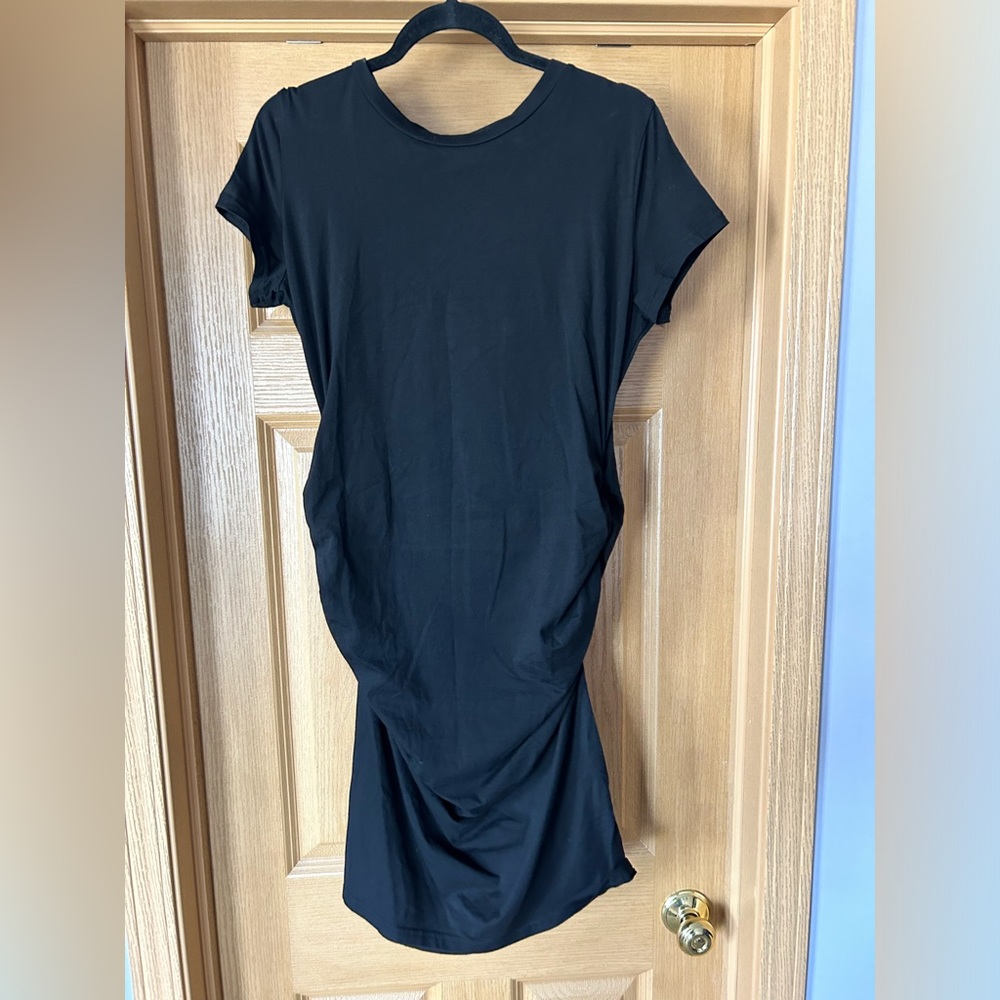 Gathered and stretchy T-shirt dress.